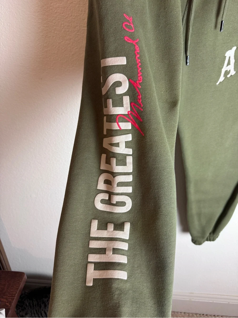 Shoe Palace Muhammad Ali Men’s Army Green Fleece Joggers Size Medium